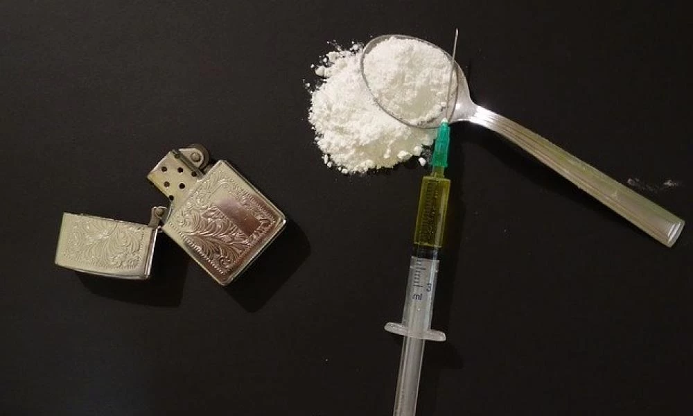 Κυψέλη: Ναρκωτικά και είδη παρασκευής αυτών βρήκαν αστυνομικοί σε οικία Αφγανών (Βίντεο)